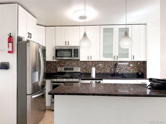 880 Boynton Avenue 9L, Bronx, NY 10473
