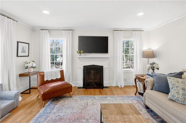 4979 Vernon Oaks Drive, Atlanta, GA 30338