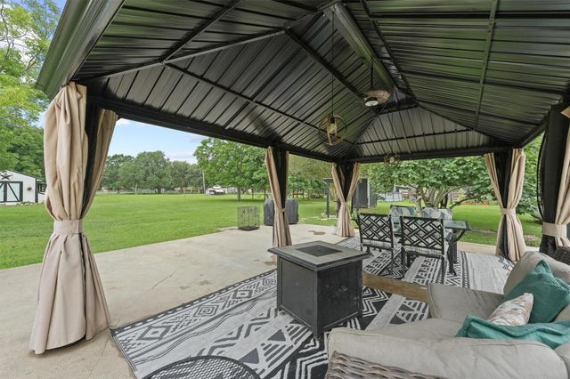 12373 Mccall Rd Road, Hamshire, TX 77622