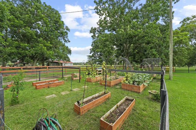12373 Mccall Rd Road, Hamshire, TX 77622