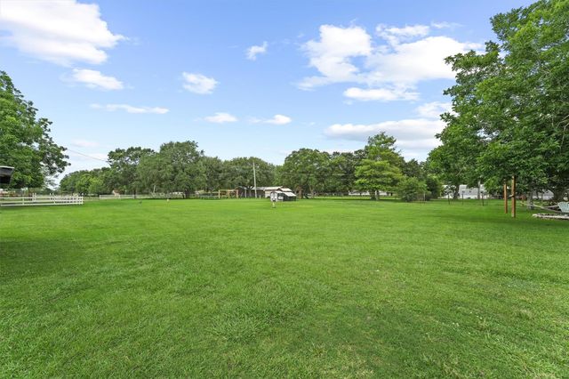 12373 Mccall Rd Road, Hamshire, TX 77622