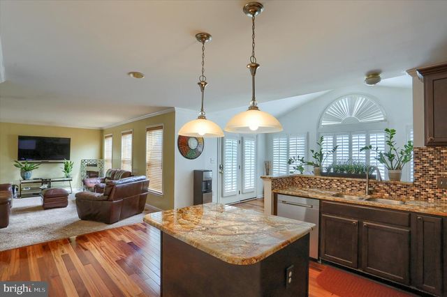 414 FLAGSTONE CIR, Coatesville, PA 19320