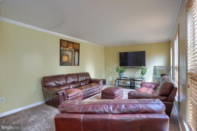 414 FLAGSTONE CIR, Coatesville, PA 19320