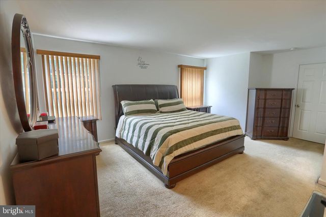414 FLAGSTONE CIR, Coatesville, PA 19320