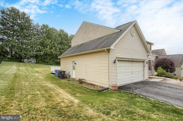 414 FLAGSTONE CIR, Coatesville, PA 19320