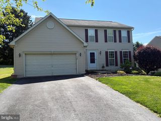 414 FLAGSTONE CIR, Coatesville, PA 19320