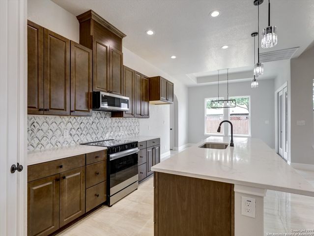 15609 Fox Lane, Selma, TX 78154