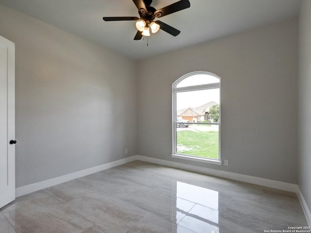 15609 Fox Lane, Selma, TX 78154