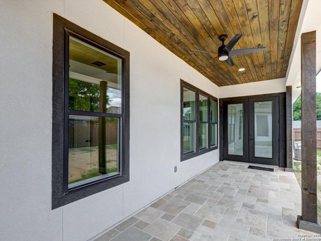 15609 Fox Lane, Selma, TX 78154