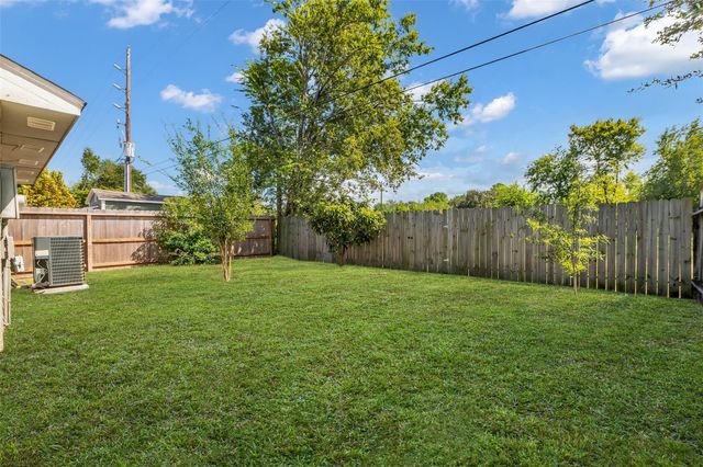 7227 Greenyard Drive, Houston, TX 77086