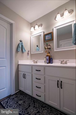 93 ORPINGTON DR, Martinsburg, WV 25403