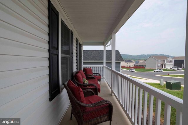 93 ORPINGTON DR, Martinsburg, WV 25403