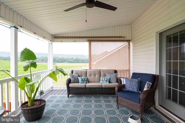 93 ORPINGTON DR, Martinsburg, WV 25403