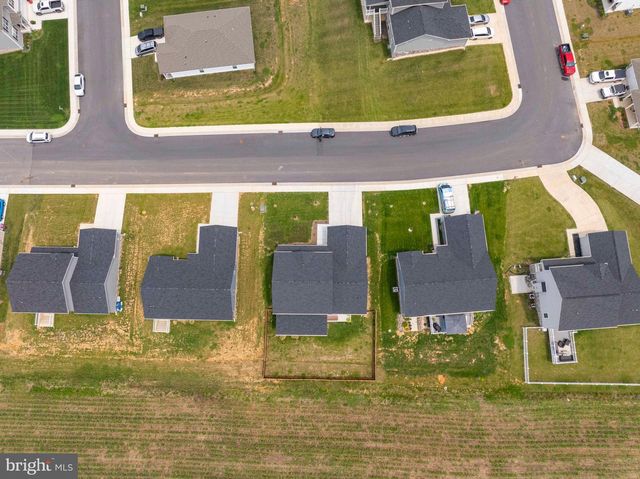 93 ORPINGTON DR, Martinsburg, WV 25403