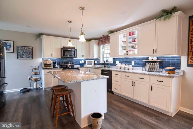 93 ORPINGTON DR, Martinsburg, WV 25403