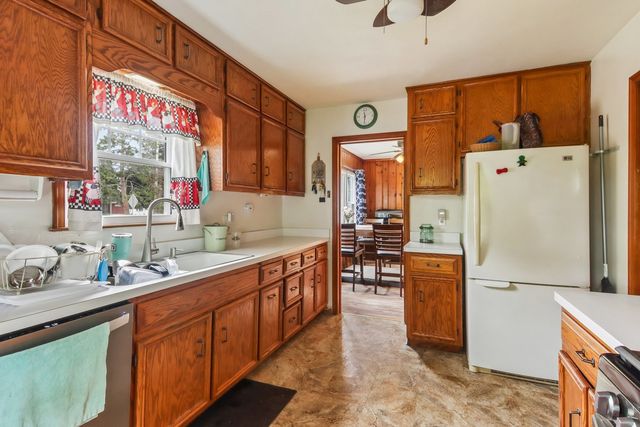 924 Grandview Avenue, Lockport, IL 60441