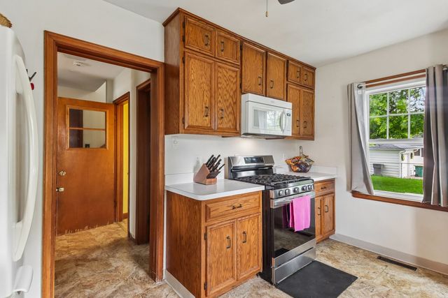 924 Grandview Avenue, Lockport, IL 60441