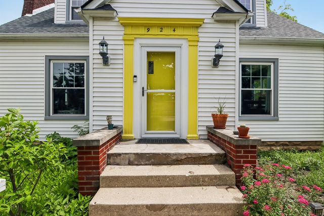 924 Grandview Avenue, Lockport, IL 60441