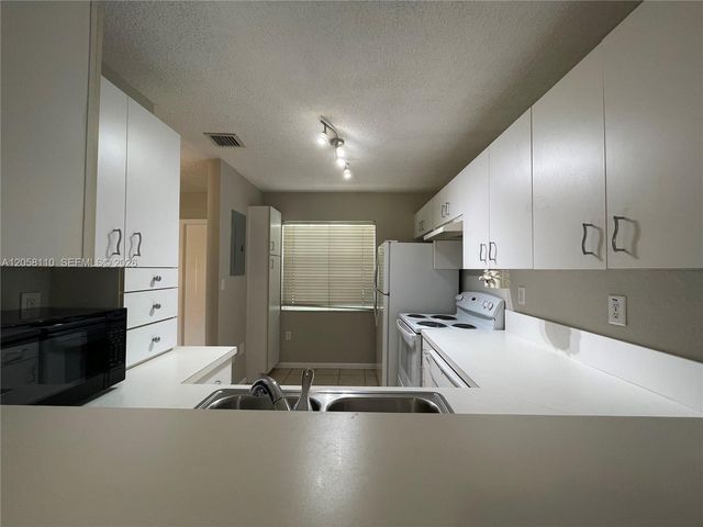 14124 SW 121st Pl 3-26, Miami, FL 33186