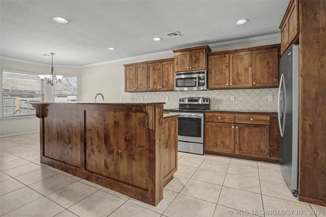 1808 E Jacksonville Street, Broken Arrow, OK 74012