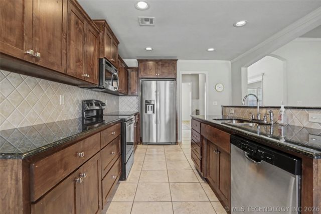 1808 E Jacksonville Street, Broken Arrow, OK 74012