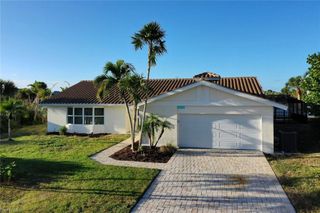 421 Lake Murex CIR, Sanibel, FL 33957