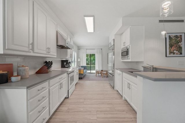 11355 Pond View Drive D104, Wellington, FL 33414