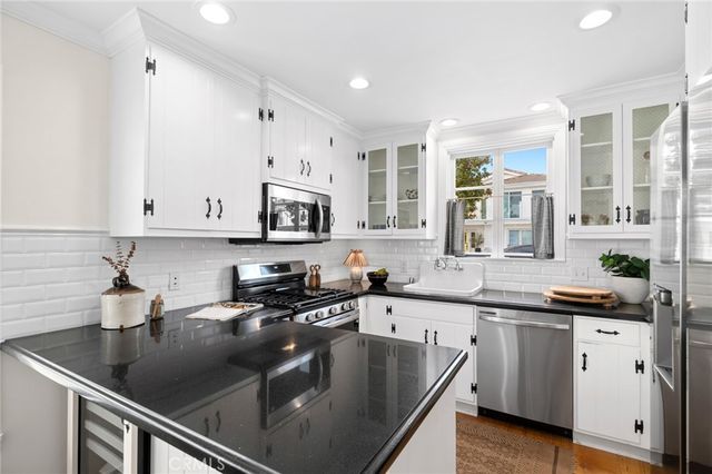 2029 Miramar Drive, Newport Beach, CA 92661