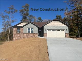 5960 Perry Hills Drive SW, Canton, OH 44706