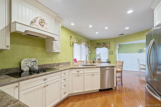 260 Vista Drive 260, Jericho, NY 11753