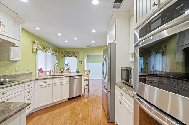 260 Vista Drive 260, Jericho, NY 11753