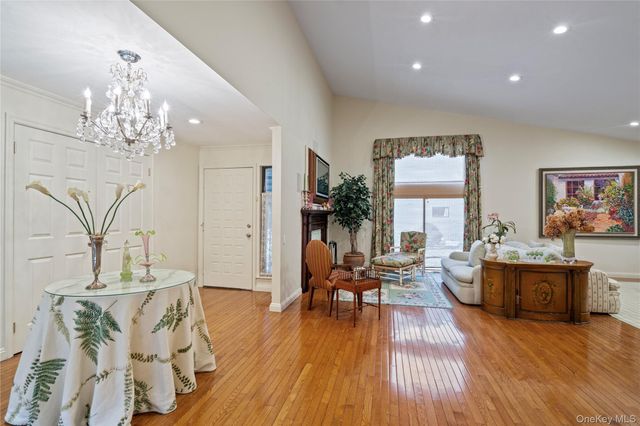 260 Vista Drive 260, Jericho, NY 11753