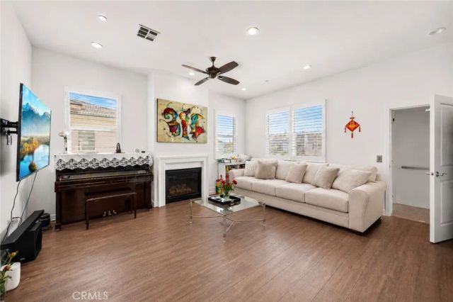 156 Follyhatch, Irvine, CA 92618