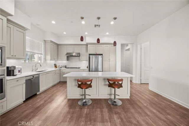 156 Follyhatch, Irvine, CA 92618