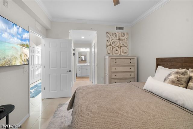9727 Acqua CT 417, Naples, FL 34113