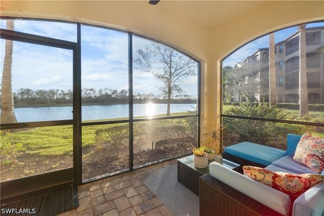 9727 Acqua CT 417, Naples, FL 34113