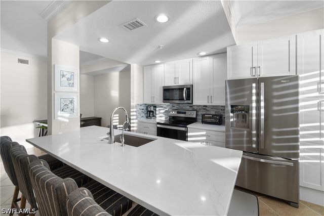 9727 Acqua CT 417, Naples, FL 34113