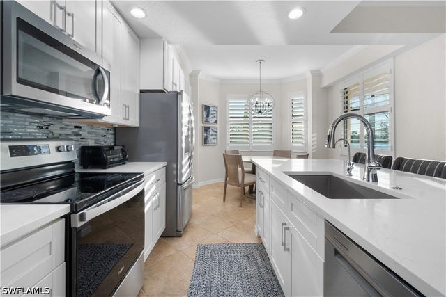 9727 Acqua CT 417, Naples, FL 34113