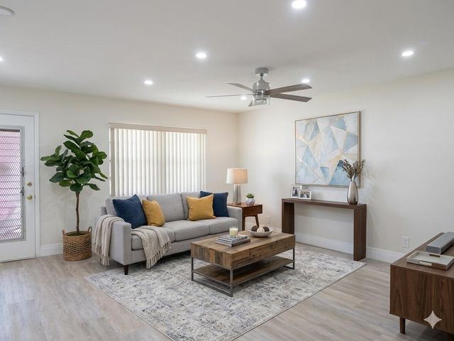 557 Burgundy L, Delray Beach, FL 33484