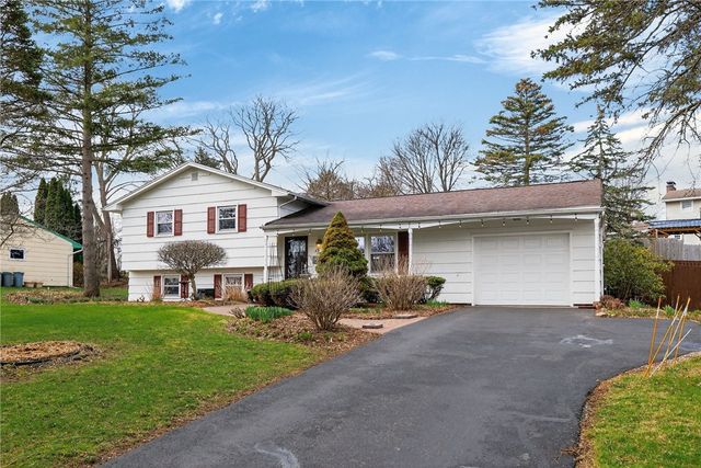 15 Matthew Drive, Perinton, NY 14450