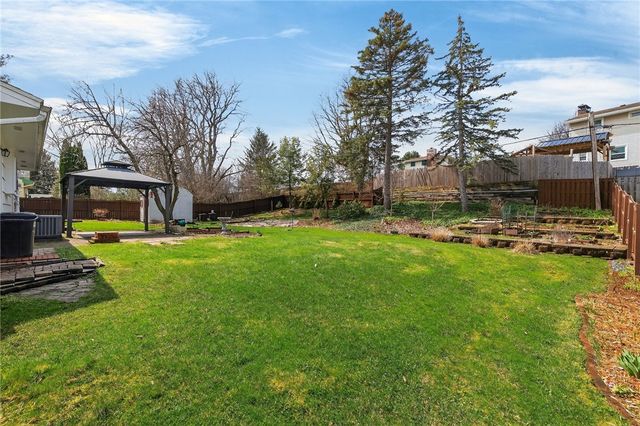 15 Matthew Drive, Perinton, NY 14450