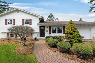 15 Matthew Drive, Perinton, NY 14450