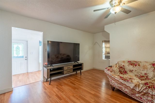221 E Anson Street, Marshalltown, IA 50158
