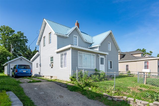221 E Anson Street, Marshalltown, IA 50158