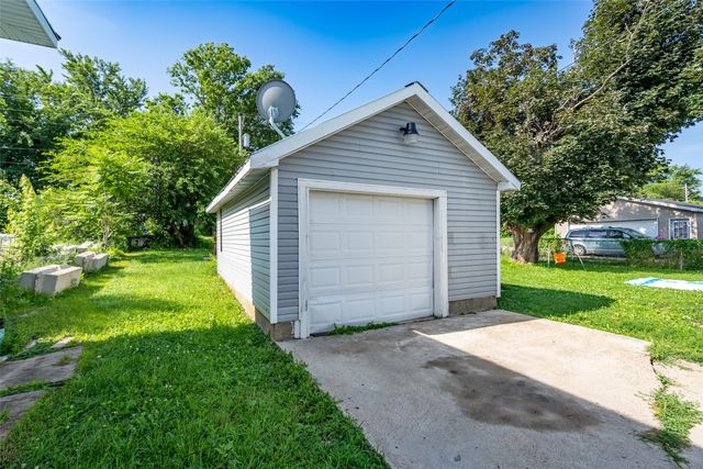221 E Anson Street, Marshalltown, IA 50158