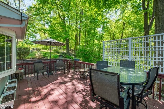 45 Lakeside Trl, Kinnelon Boro, NJ 07405