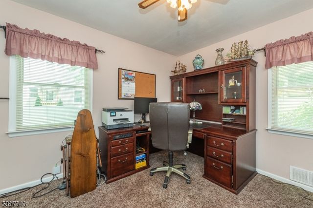 45 Lakeside Trl, Kinnelon Boro, NJ 07405