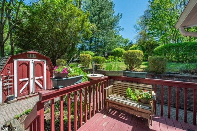 45 Lakeside Trl, Kinnelon Boro, NJ 07405