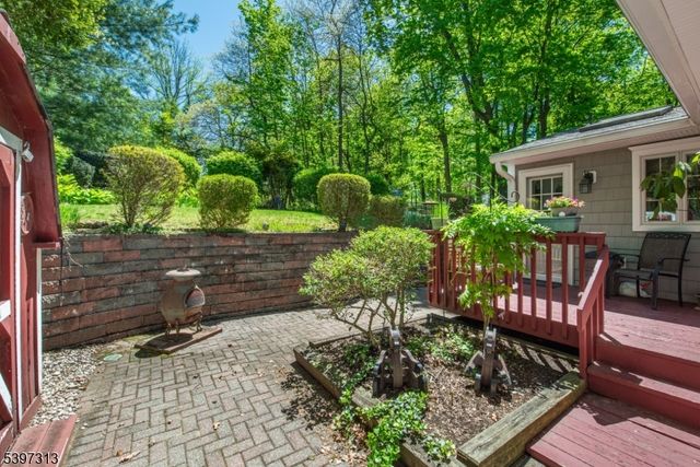 45 Lakeside Trl, Kinnelon Boro, NJ 07405