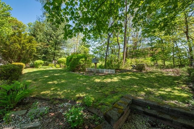 45 Lakeside Trl, Kinnelon Boro, NJ 07405